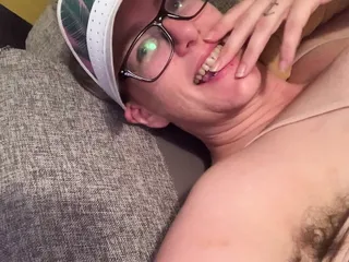  video: Wanna fuck a fold? Granny BBW's toes, oiled up thighs, soft fat belly and hairy sweet forearms