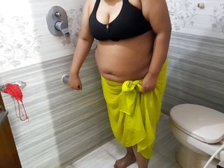 Tamil Rich Hot Aunty Has Bathroom Water Pipe...