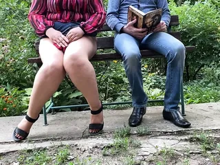 Big Ass Milf Pee Next To Me In The Park On A Bench