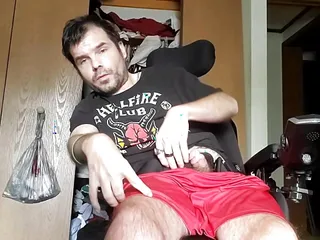 Kevy 69's Cums In his Chair