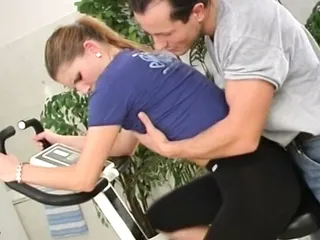 Hot slut in heat takes a big cock from behind in the gym