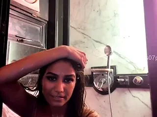 Poonam Pandey, Live Shower Video