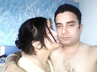 Desi couple has romance and GF shows her big boobs &amp; pussy