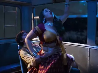 Hindi Movie - Mastraam Bhabhi Ki Chalti Bus Me Chudai