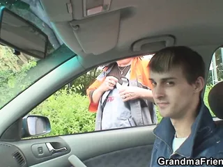  video: Hot grandma takes double penetration outdoors