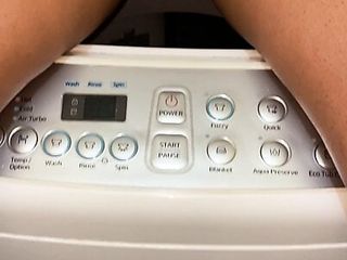 sexy babes nice pussy peeing in washing machine 