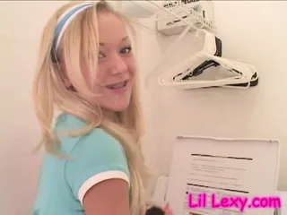 Lil Lexy fingering and Masturbating using make up brush